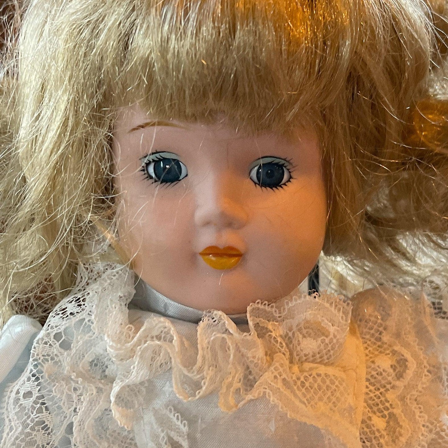 Porseleinen pop - Bamestra Curiosa