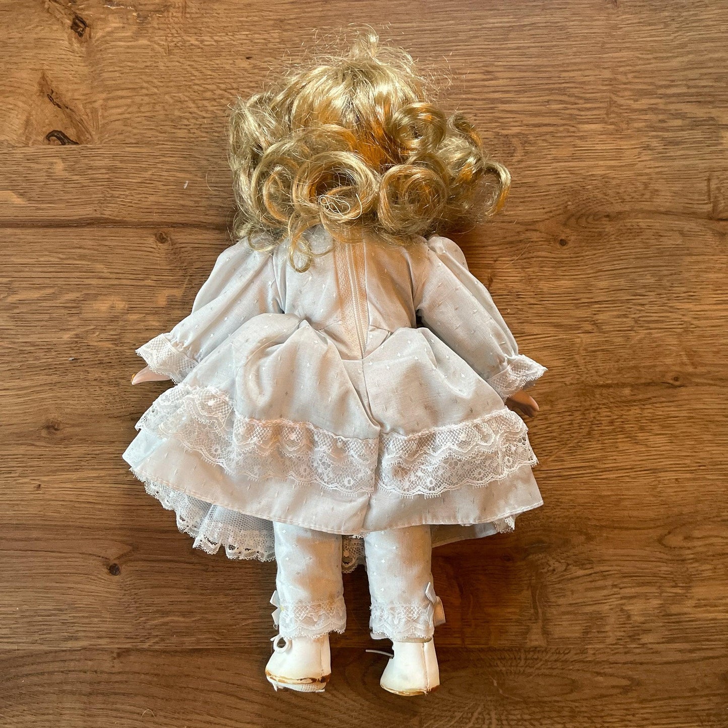 Porseleinen pop - Bamestra Curiosa