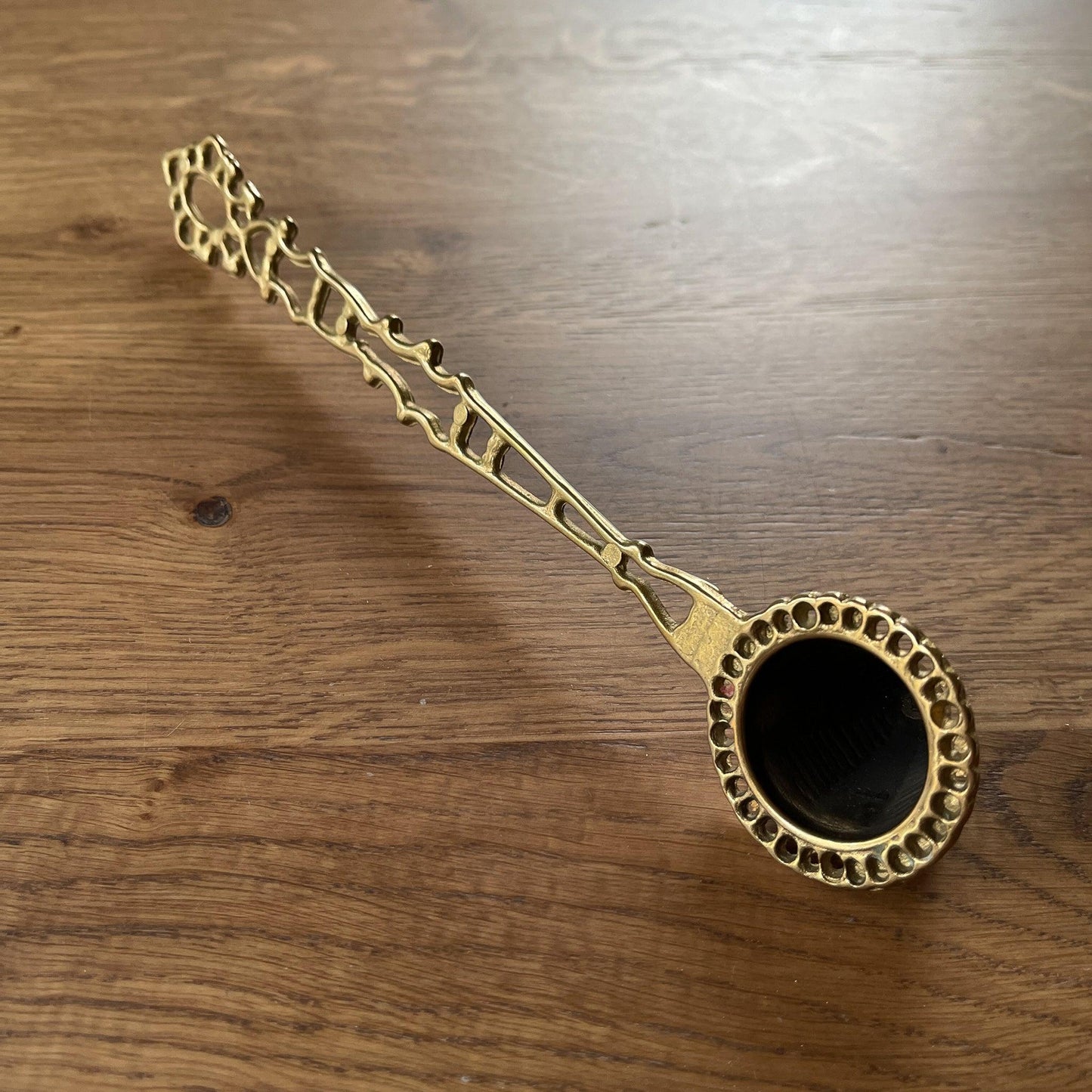 Prachtig bewerkte messing kaarsendover - Bamestra Curiosa