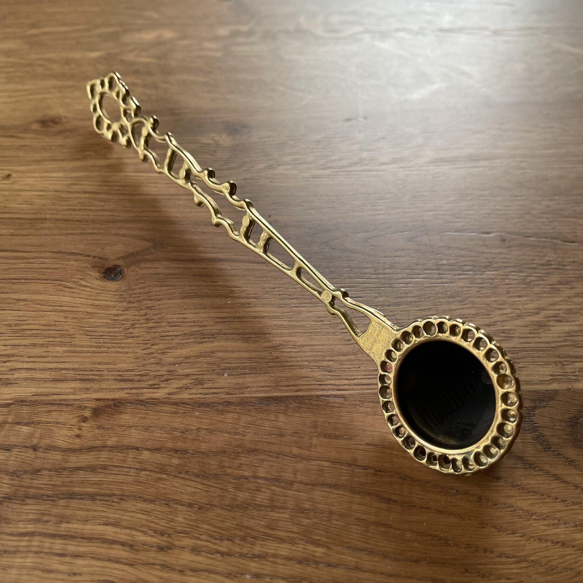 Prachtig bewerkte messing kaarsendover - Bamestra Curiosa