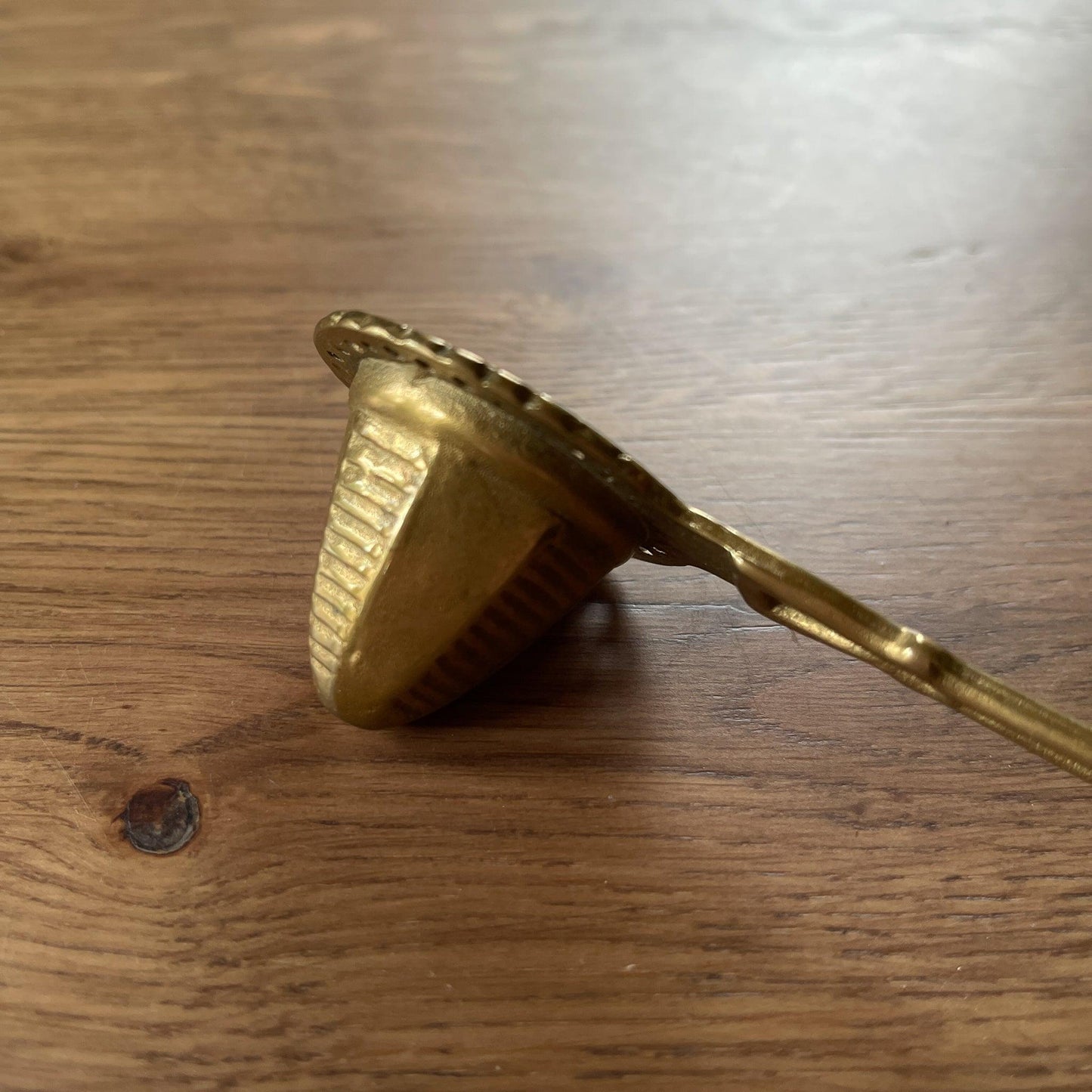 Prachtig bewerkte messing kaarsendover - Bamestra Curiosa