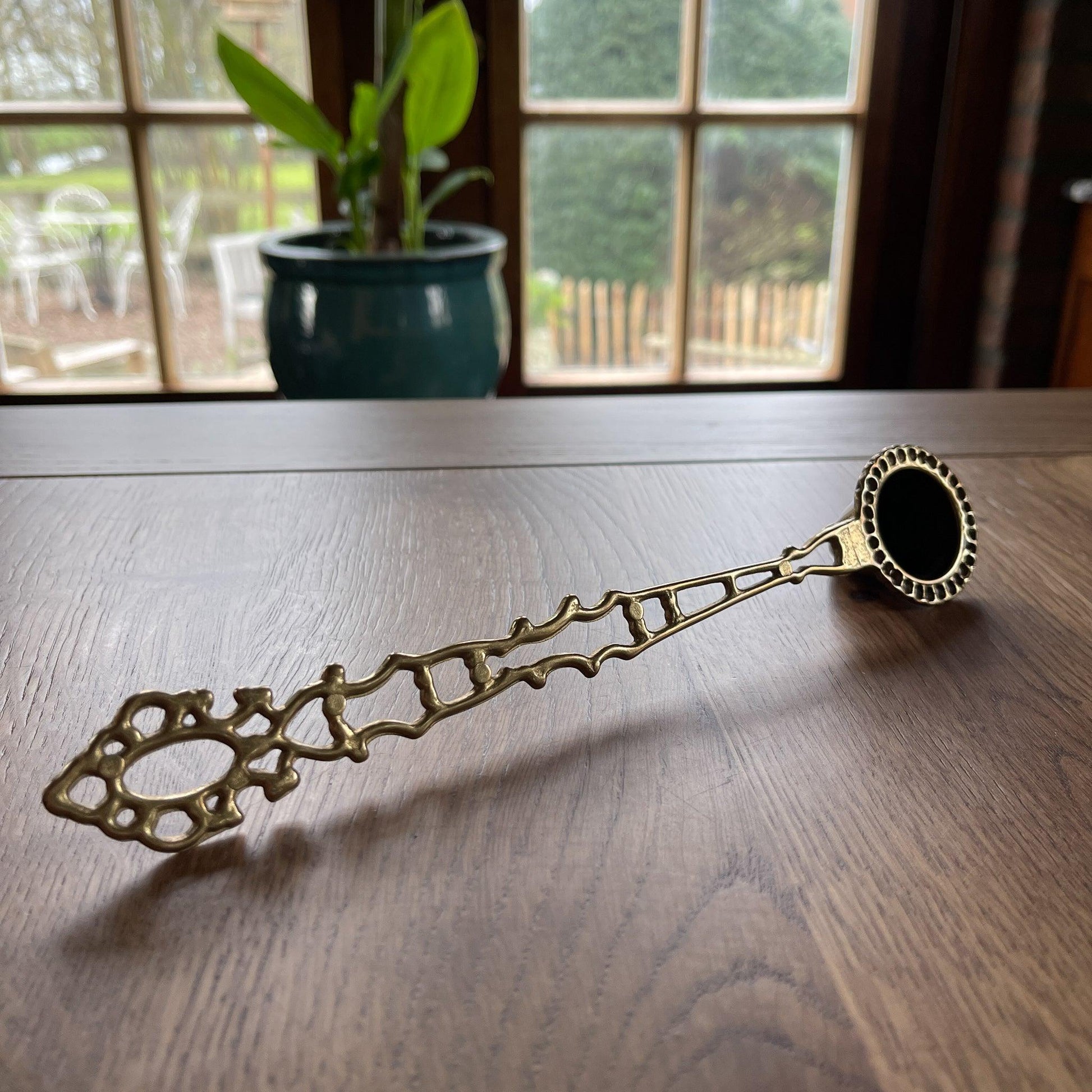 Prachtig bewerkte messing kaarsendover - Bamestra Curiosa