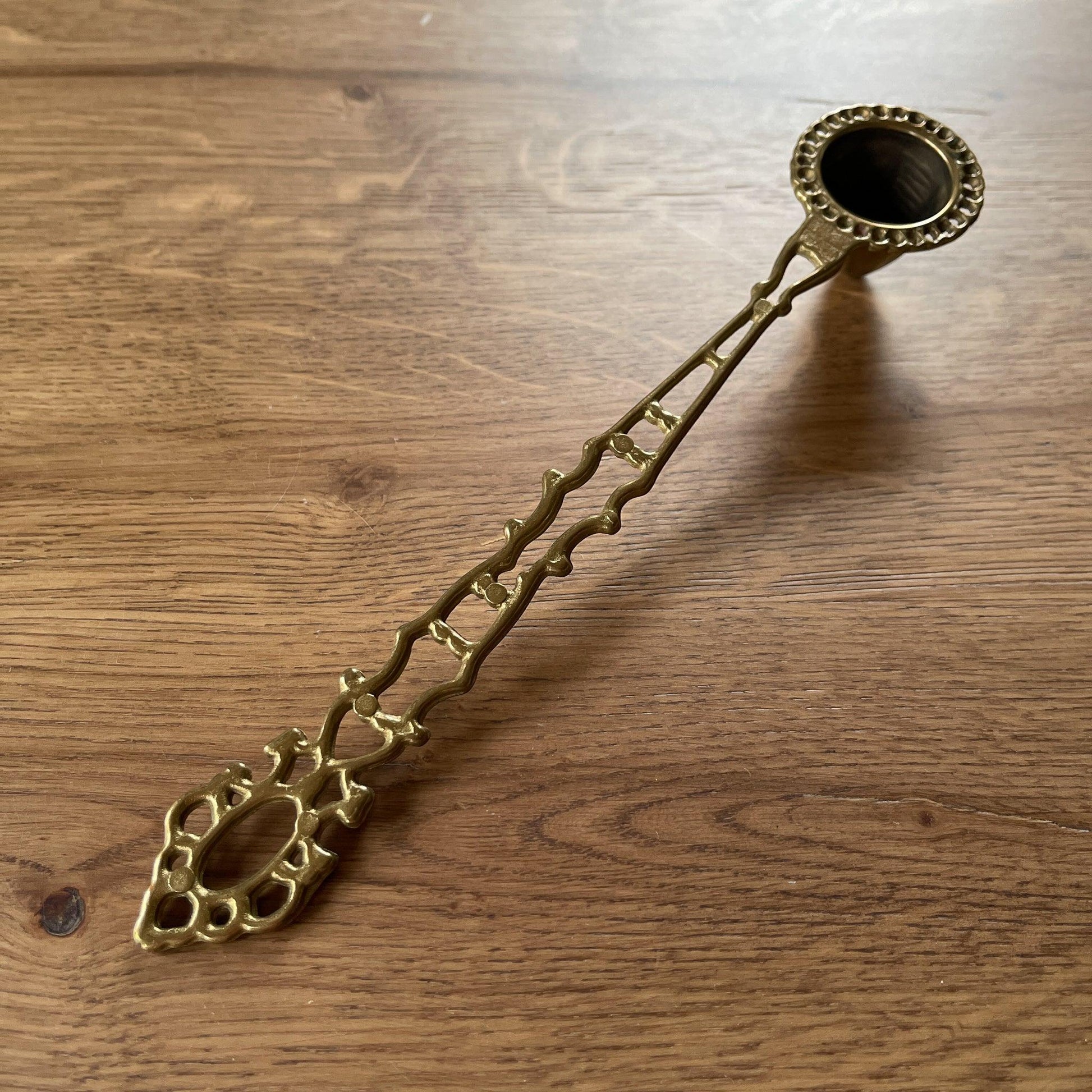 Prachtig bewerkte messing kaarsendover - Bamestra Curiosa