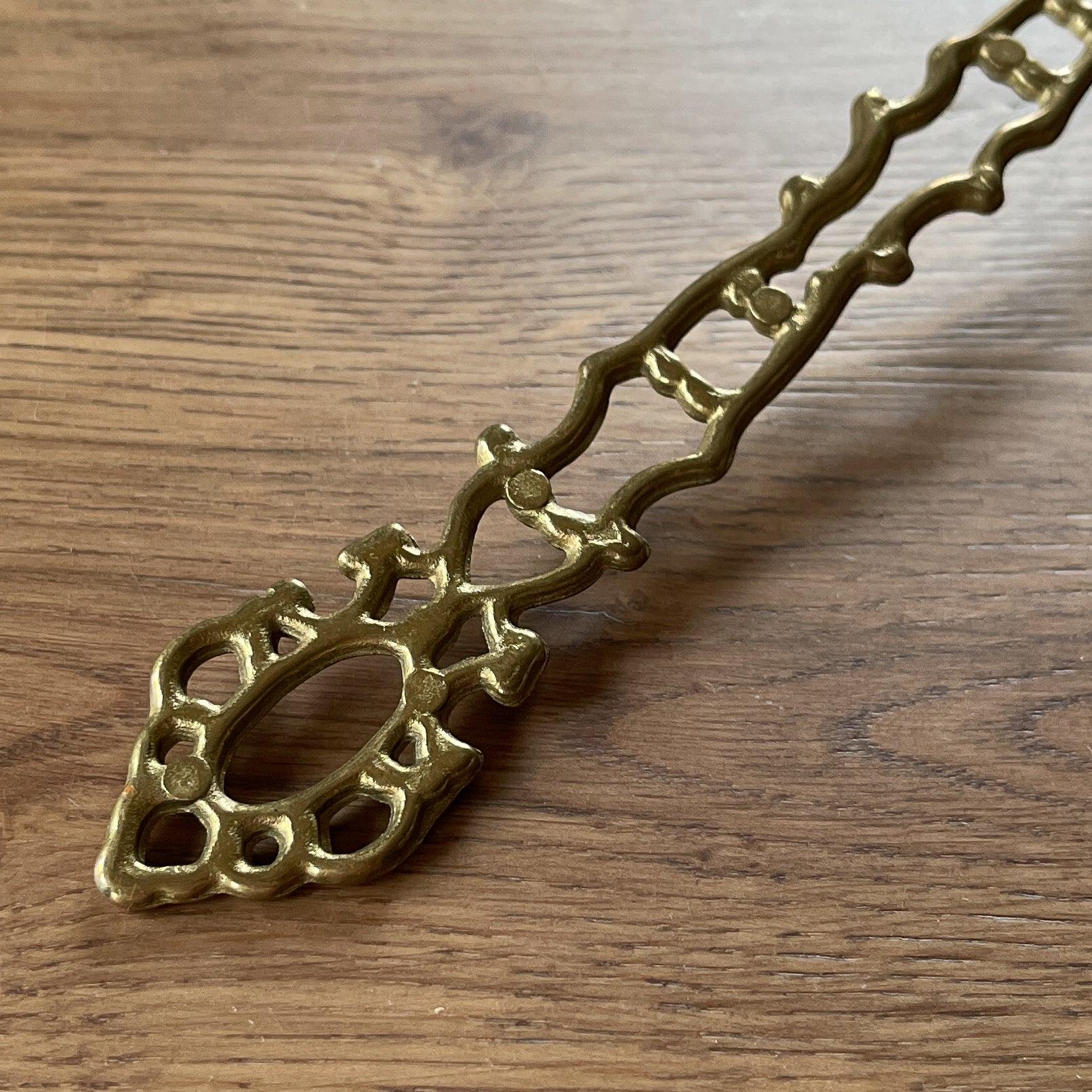 Prachtig bewerkte messing kaarsendover - Bamestra Curiosa