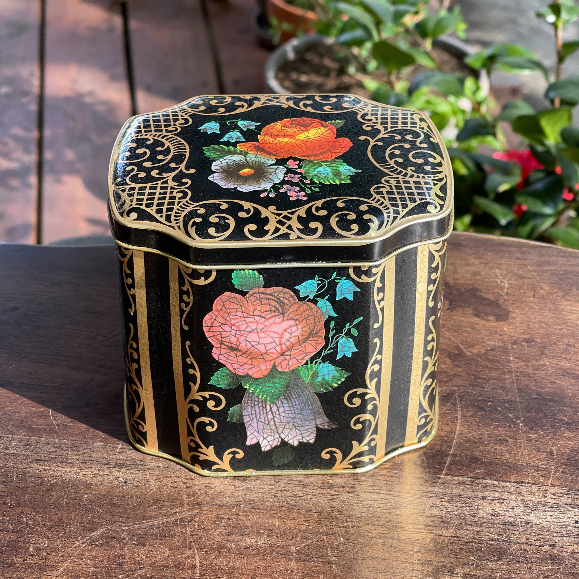 Prachtig Blik Met Bloemen Decor - The Collectionist