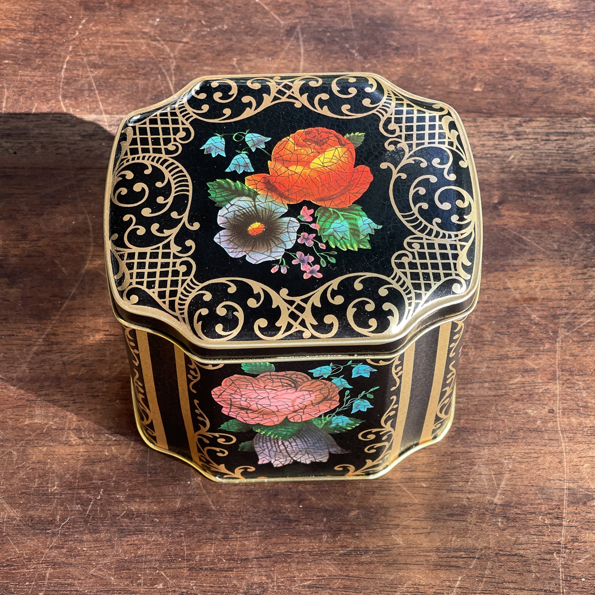 Prachtig Blik Met Bloemen Decor - The Collectionist