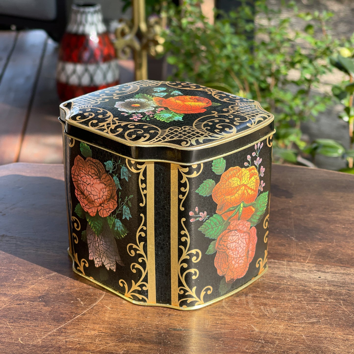 Prachtig Blik Met Bloemen Decor - The Collectionist