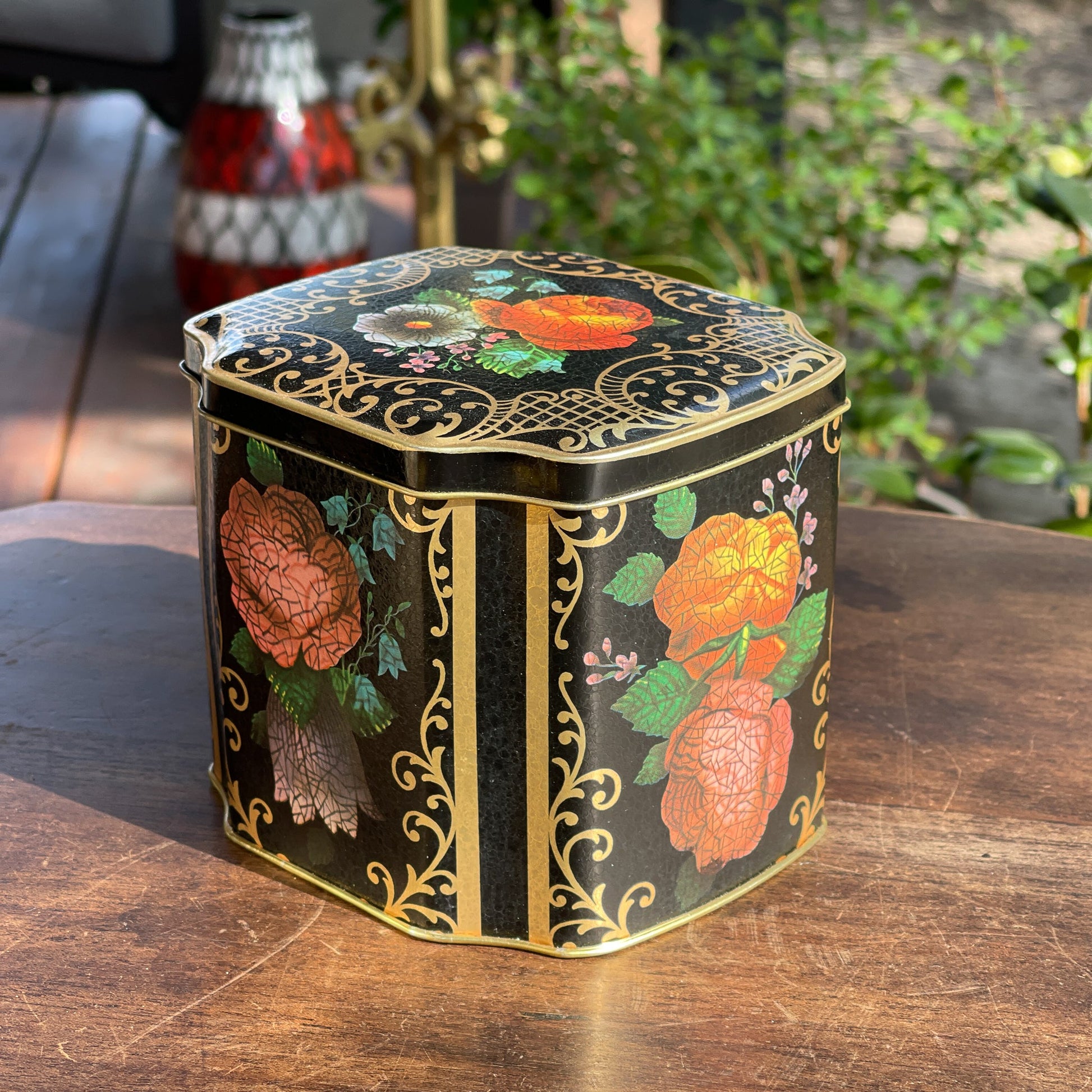 Prachtig Blik Met Bloemen Decor - The Collectionist