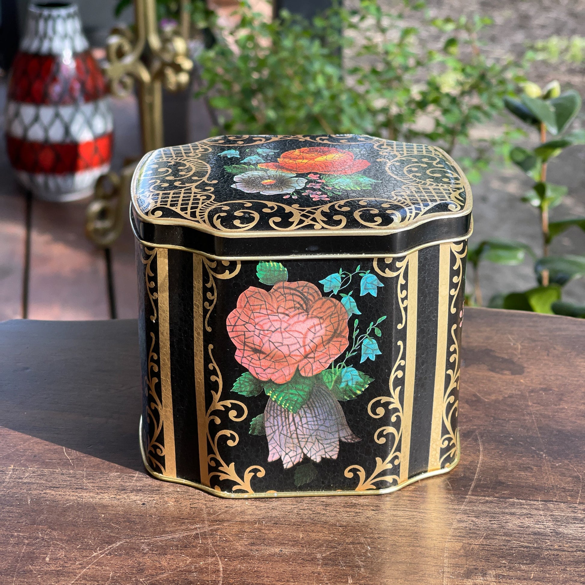 Prachtig Blik Met Bloemen Decor - The Collectionist