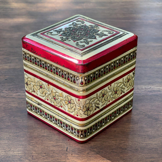 Prachtig gedecoreerd blik - Bamestra Curiosa