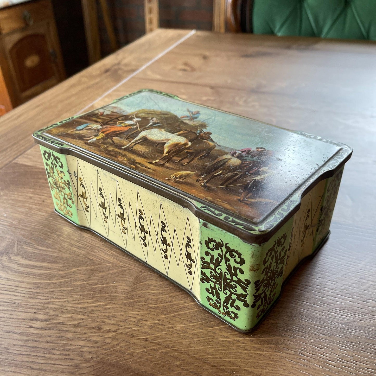 Prachtig gedecoreerd blik - Bamestra Curiosa