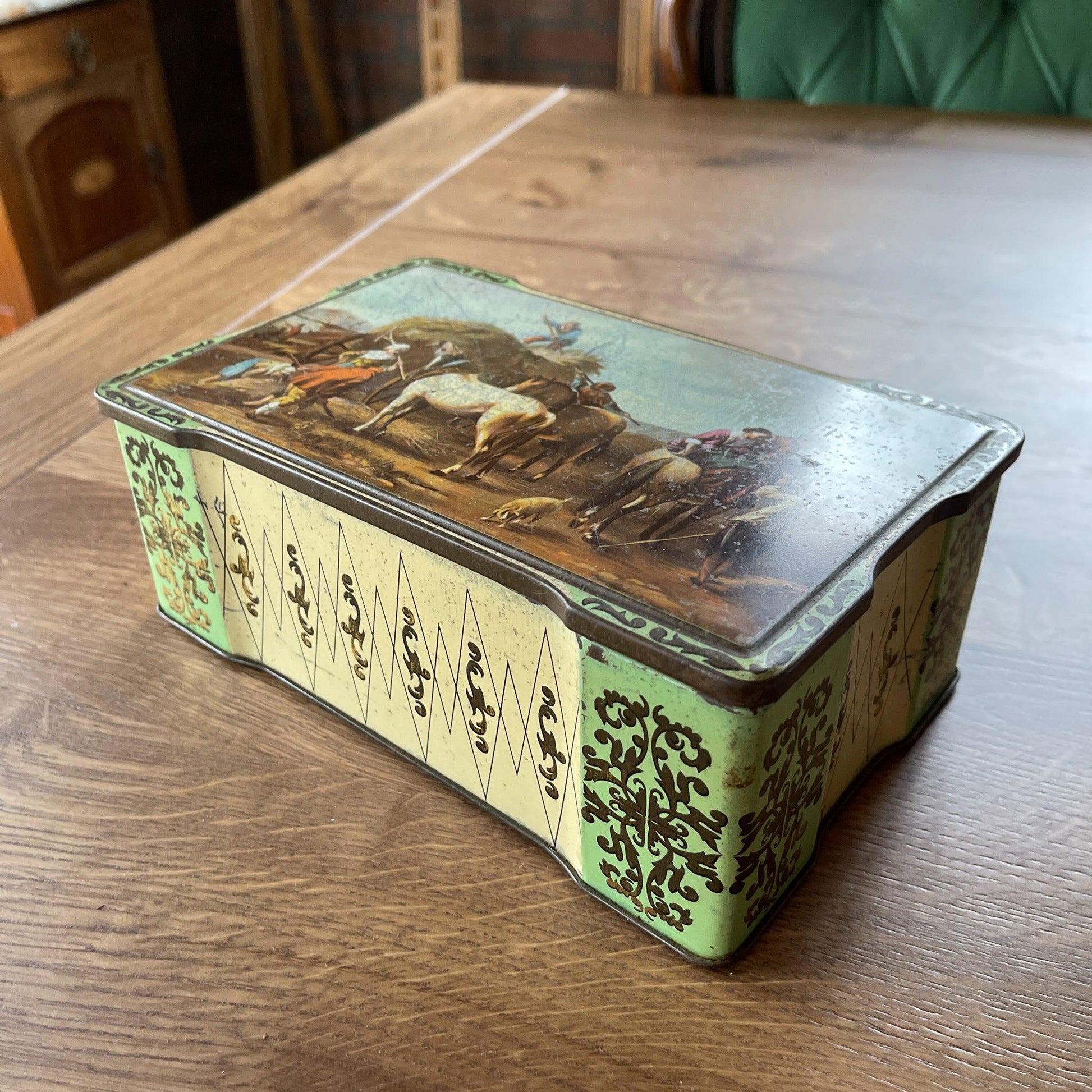 Prachtig gedecoreerd blik - Bamestra Curiosa