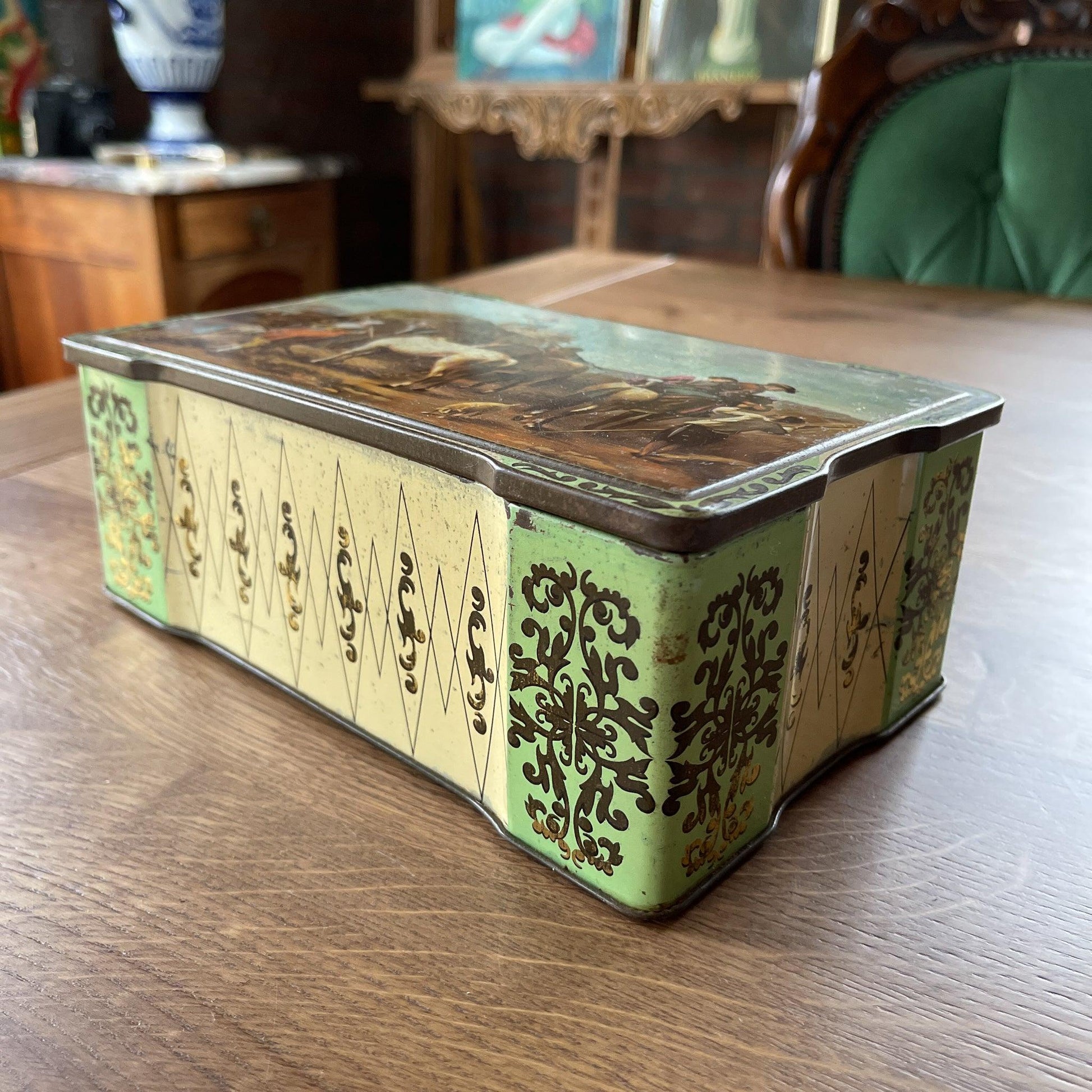 Prachtig gedecoreerd blik - Bamestra Curiosa