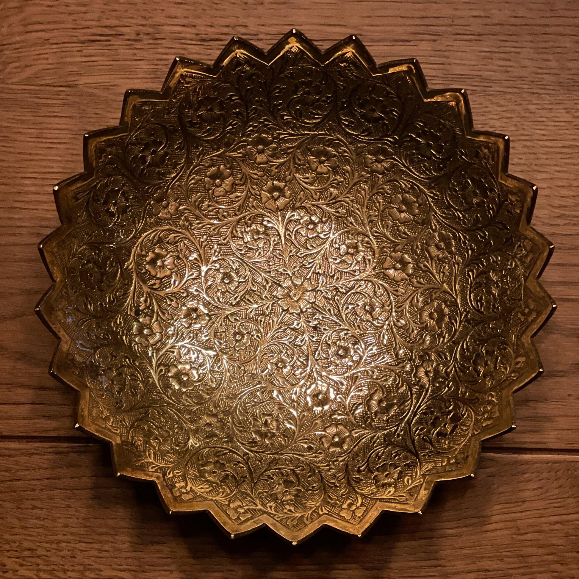 Prachtig gedetailleerde messing schaal - Bamestra Curiosa