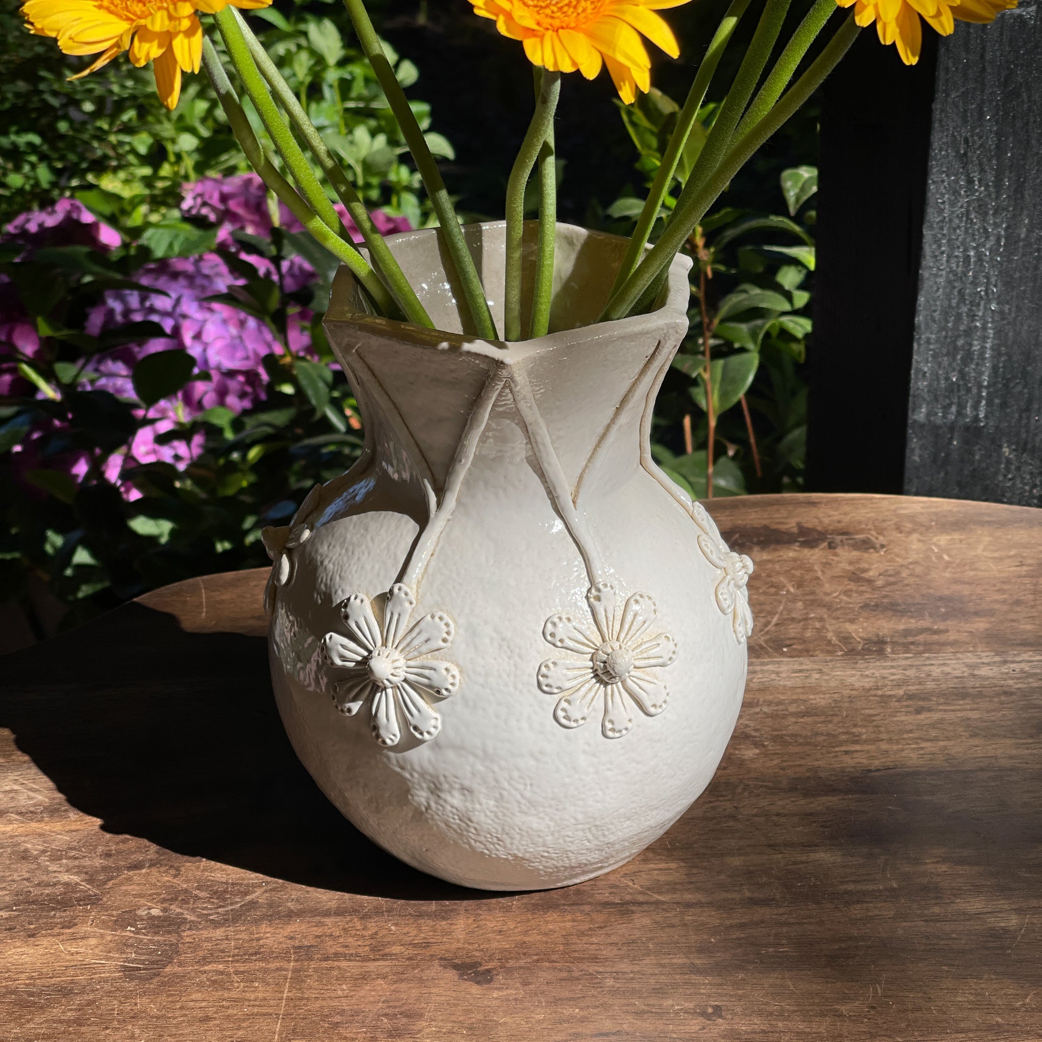 Prachtige Vaas Gemaakt Door Mieke Drenth Ceramiek - The Collectionist