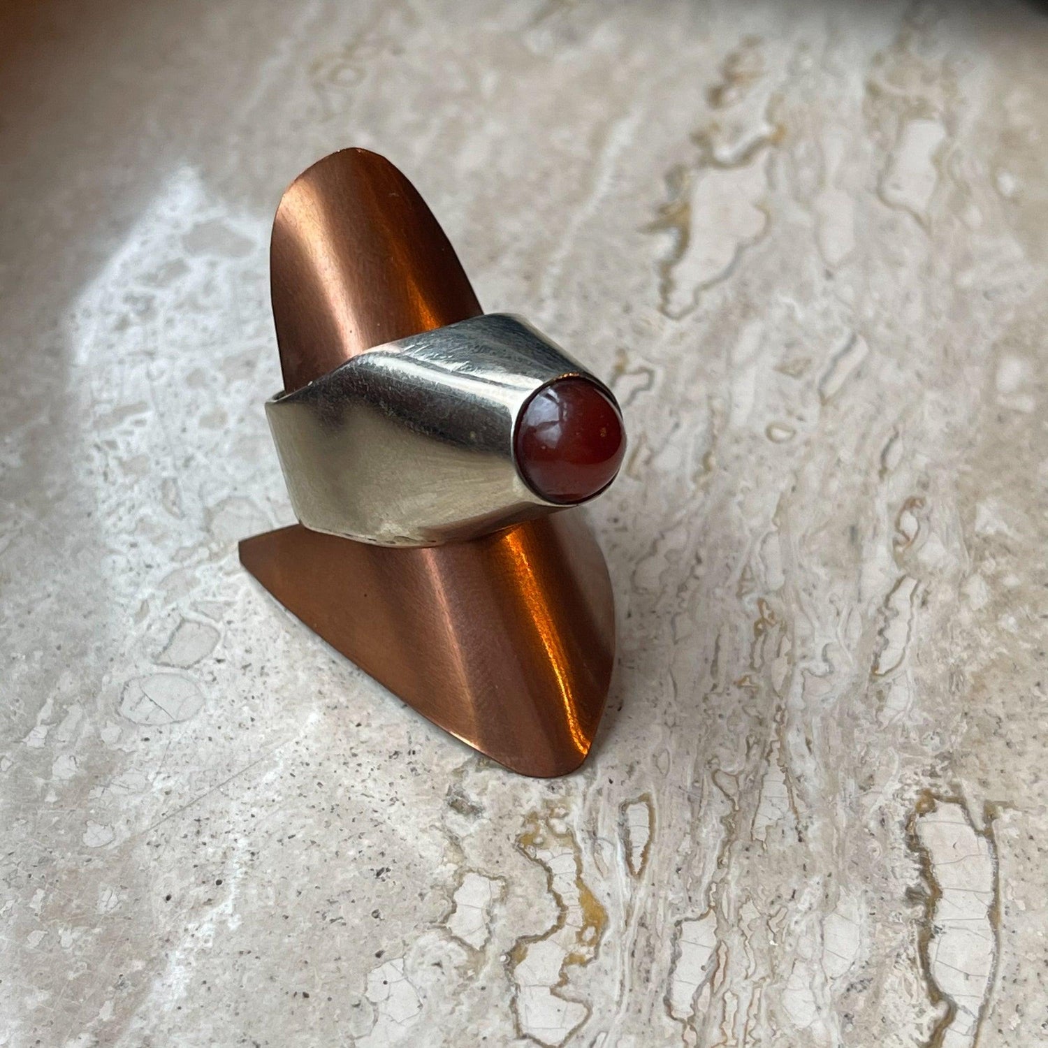 Ring van alpaca met kwarts van Wim Lammers - The Collectionist