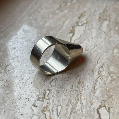 Ring van alpaca met kwarts van Wim Lammers - The Collectionist