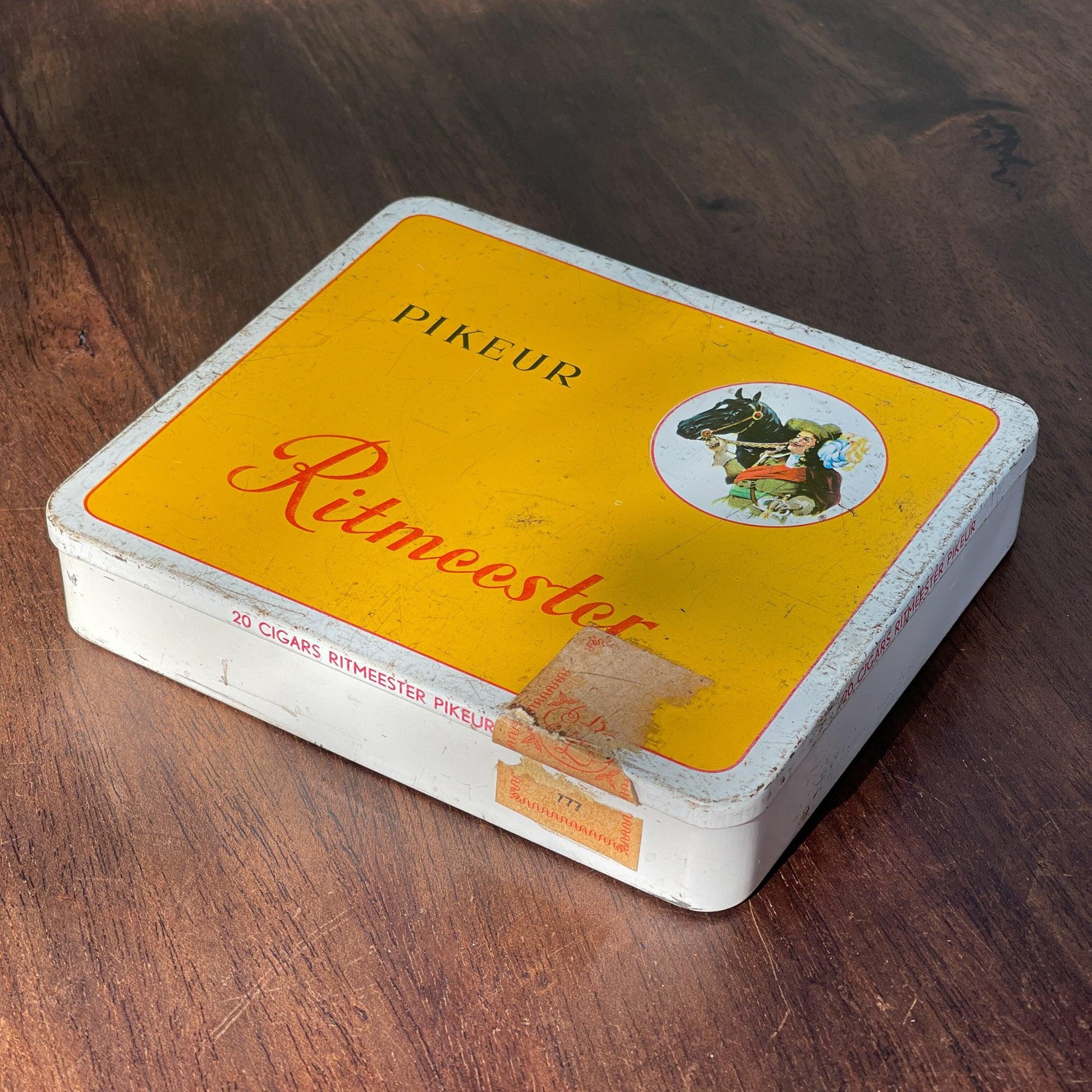 Ritmeester sigarenblikje - Bamestra Curiosa