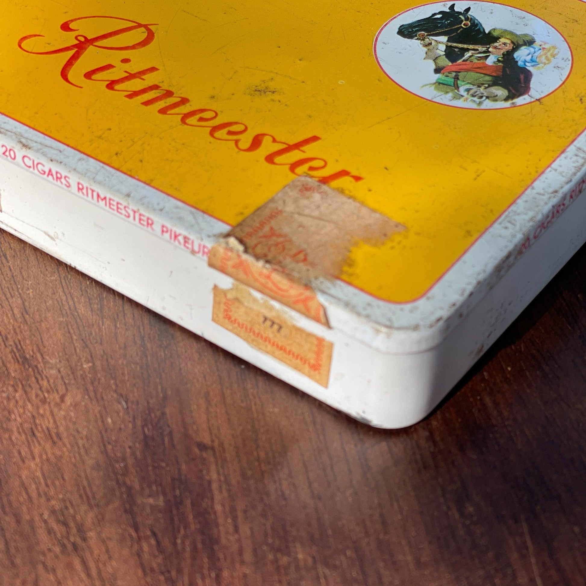 Ritmeester sigarenblikje - Bamestra Curiosa