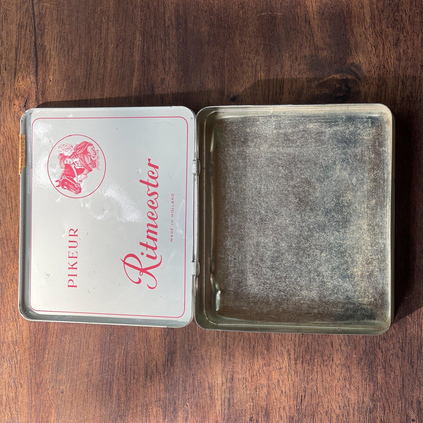 Ritmeester sigarenblikje - Bamestra Curiosa