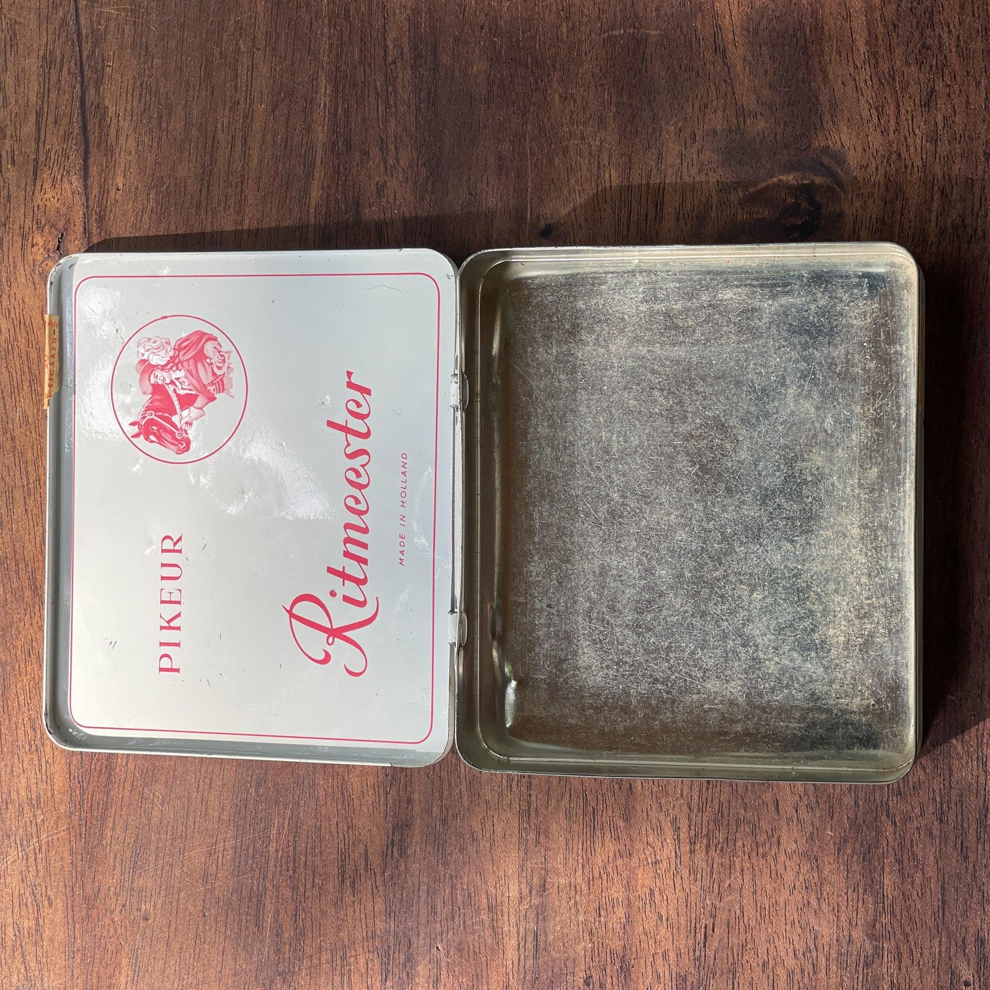 Ritmeester sigarenblikje - Bamestra Curiosa