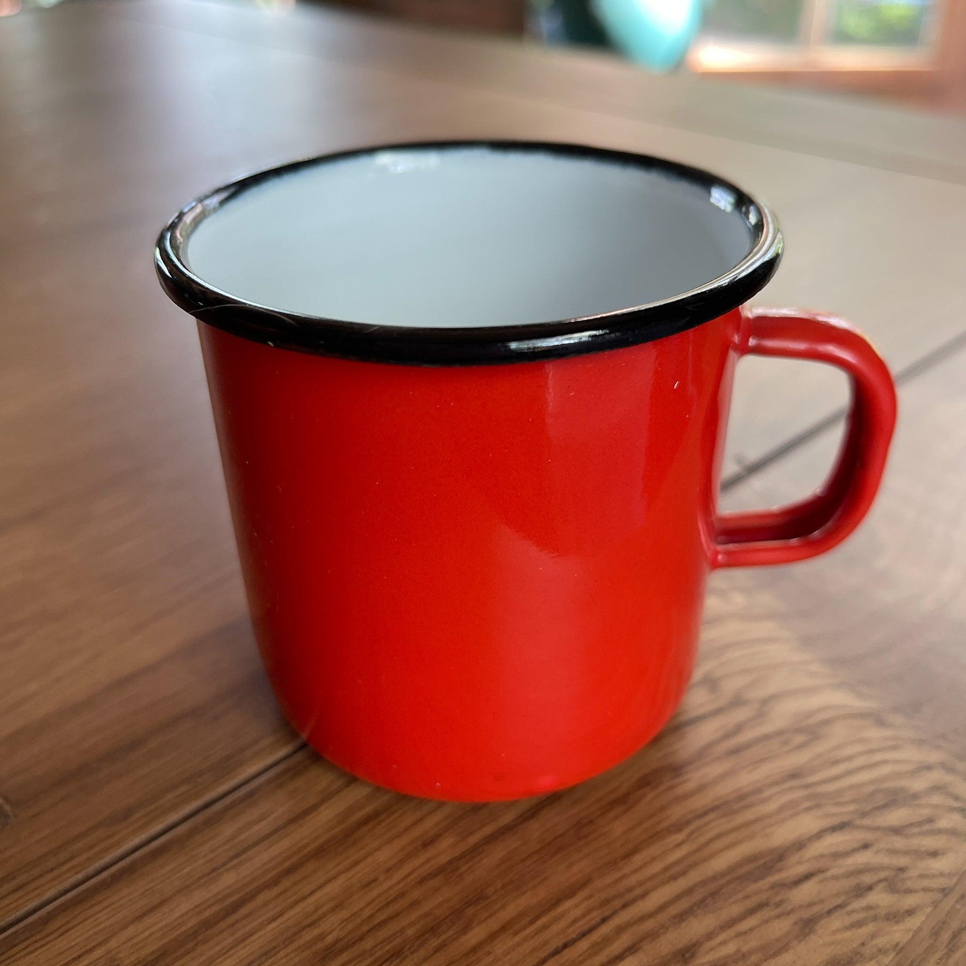 Rode emaille beker - Bamestra Curiosa