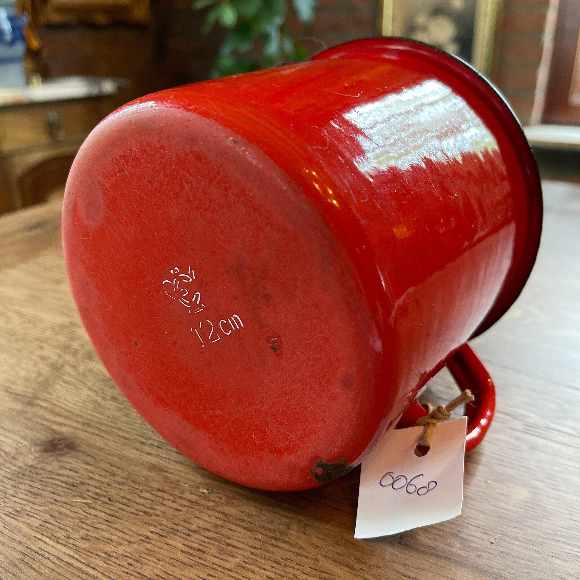 Rode emaille maatbeker 1L - Bamestra Curiosa