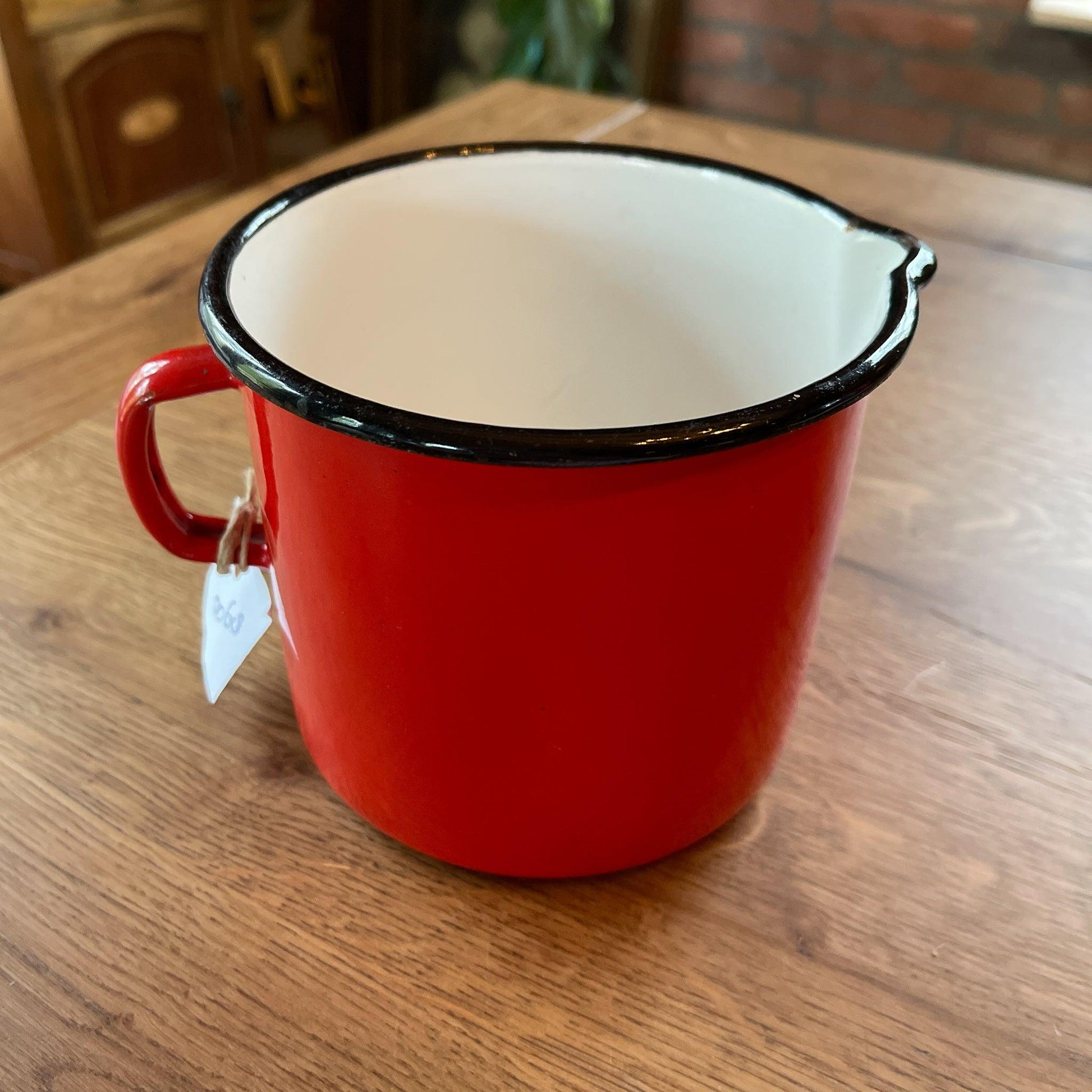 Rode emaille maatbeker 1L - Bamestra Curiosa