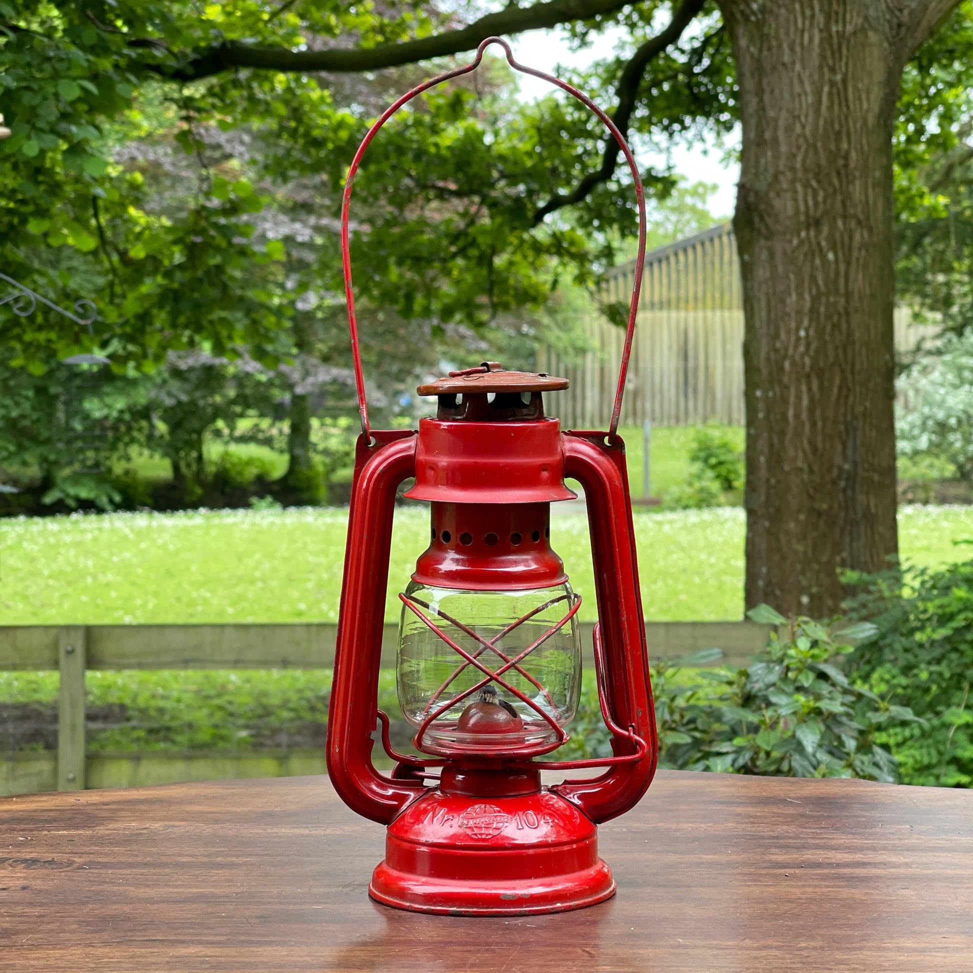 Rode stormlantaarn Nr 104 - Bamestra Curiosa