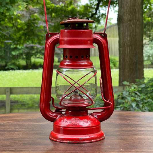 Rode stormlantaarn Nr 104 - Bamestra Curiosa