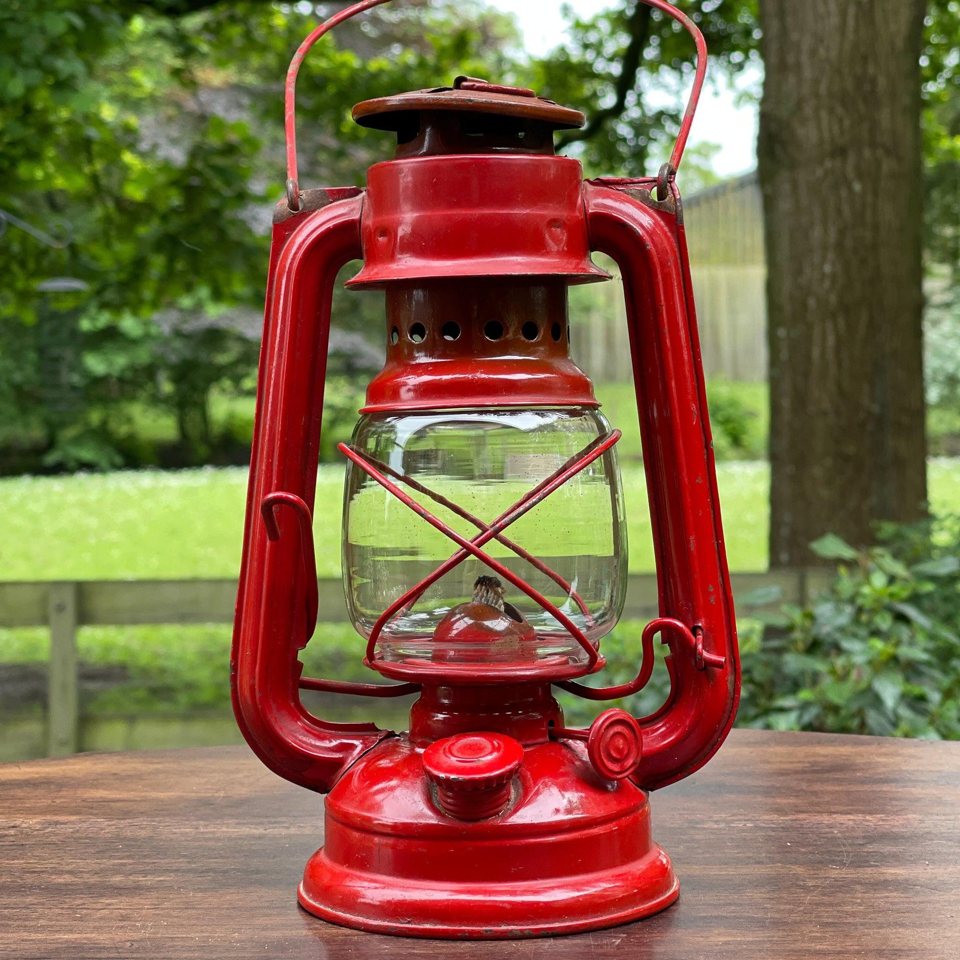 Rode stormlantaarn Nr 104 - Bamestra Curiosa