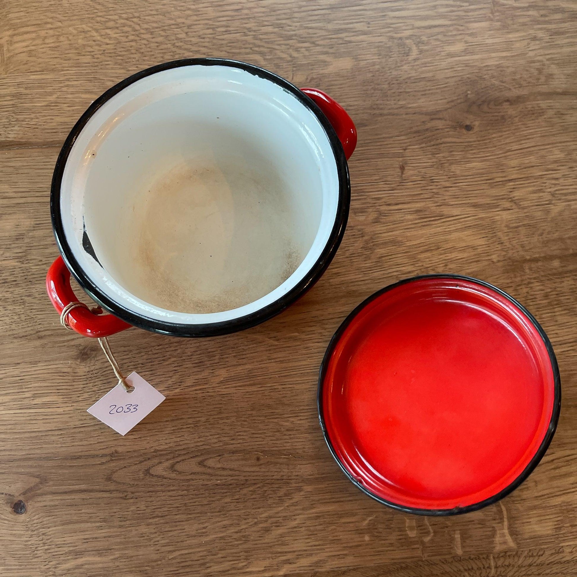 Rood emaille pannetje met deksel - Bamestra Curiosa