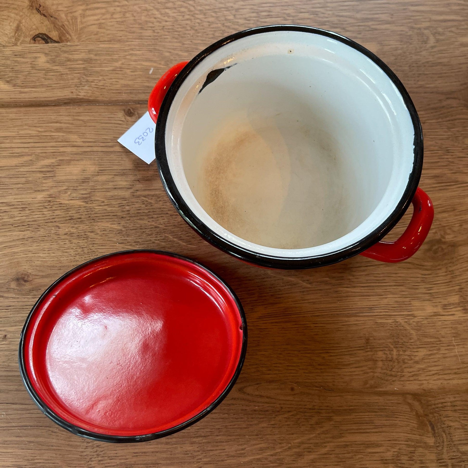 Rood emaille pannetje met deksel - Bamestra Curiosa