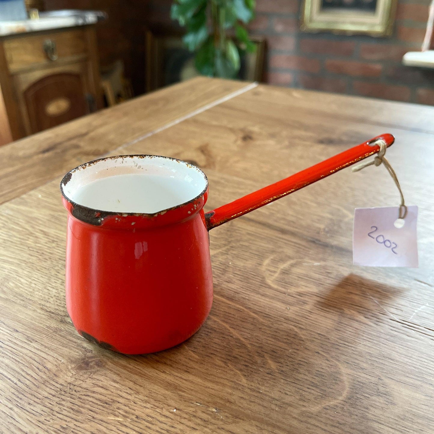 Rood emaille schenkkannetje - Bamestra Curiosa