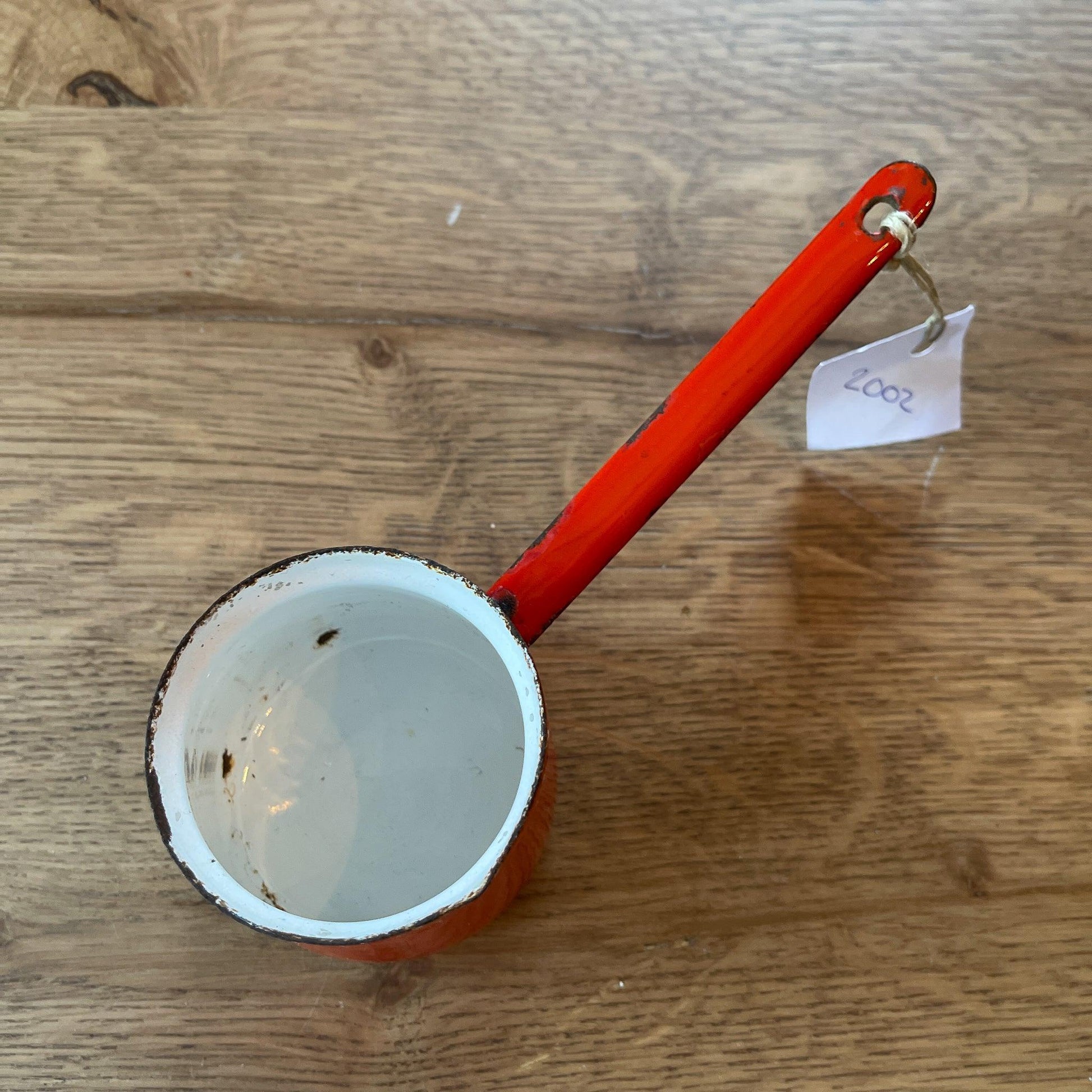 Rood emaille schenkkannetje - Bamestra Curiosa