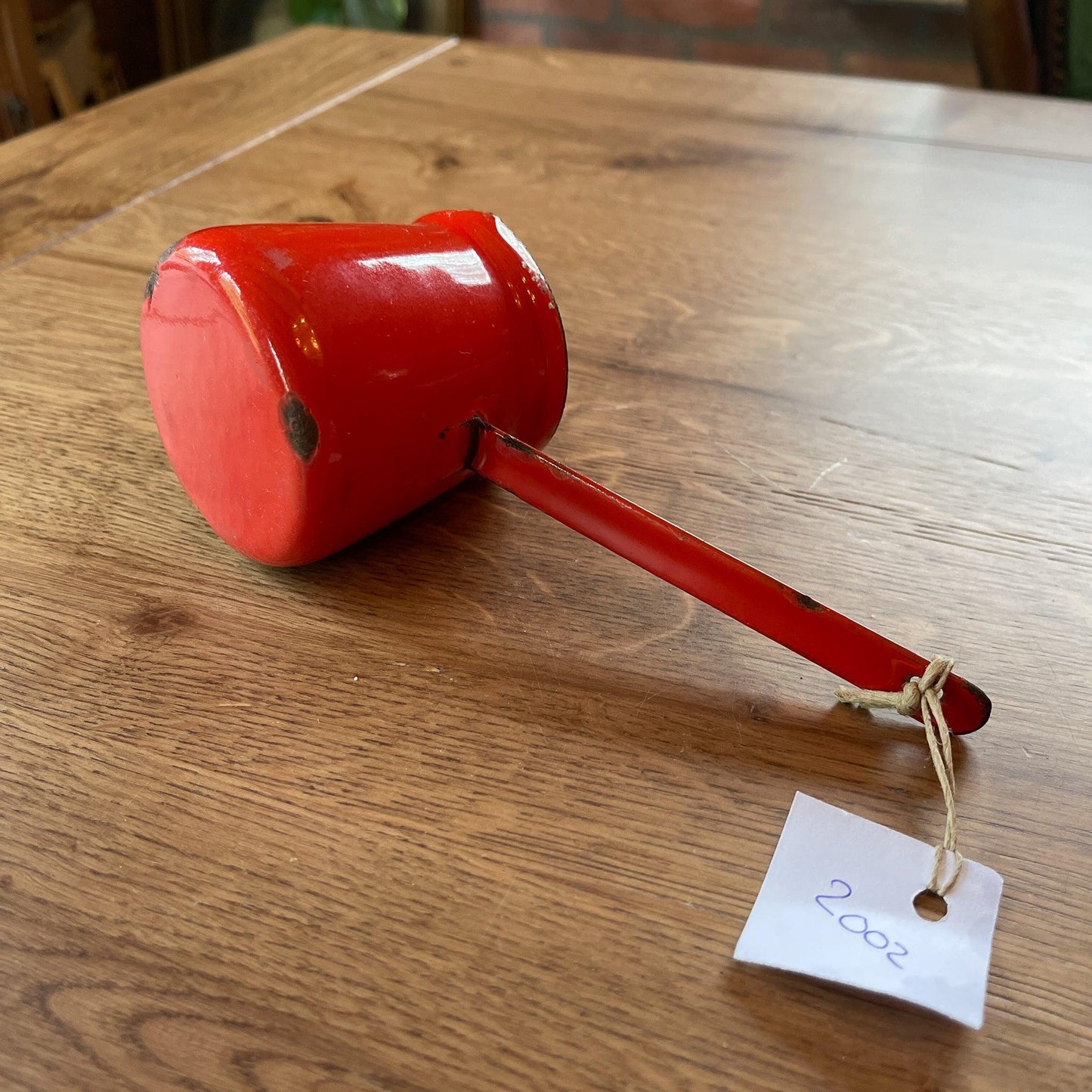 Rood emaille schenkkannetje - Bamestra Curiosa