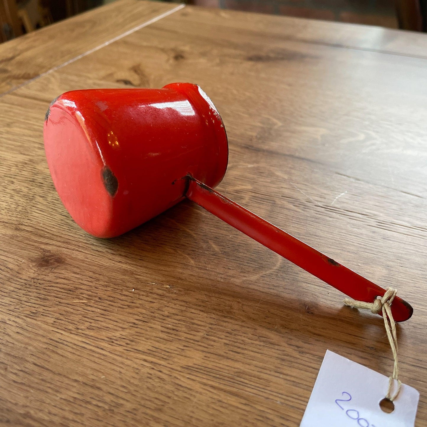 Rood emaille schenkkannetje - Bamestra Curiosa