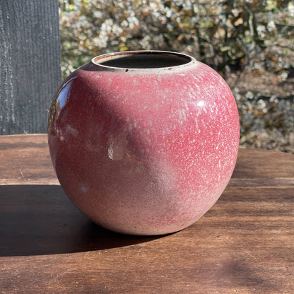 Rood en wit geglazuurde vaas van Zaalberg, Holland - The Collectionist