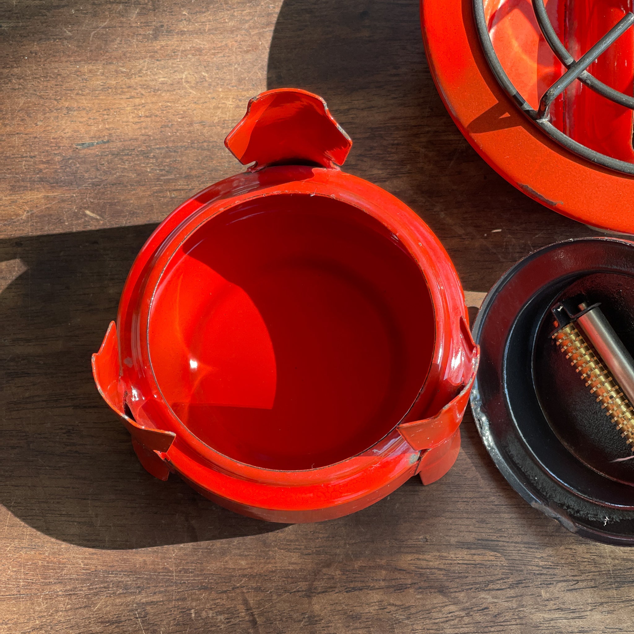 Rood Petroleumstel 1 Pits - The Collectionist