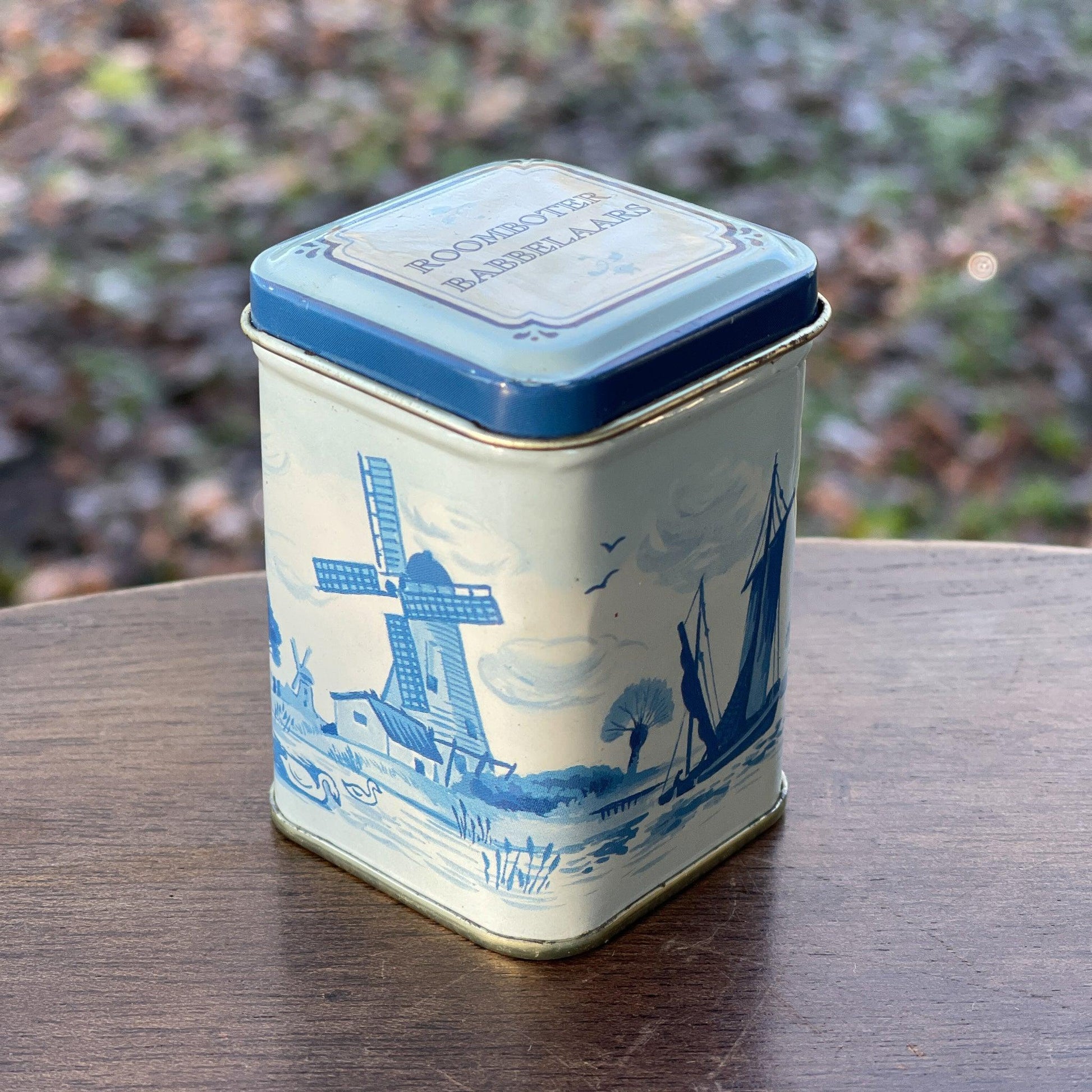 Roomboter Babbelaars Blikje in Delfts Blauw - Bamestra Curiosa