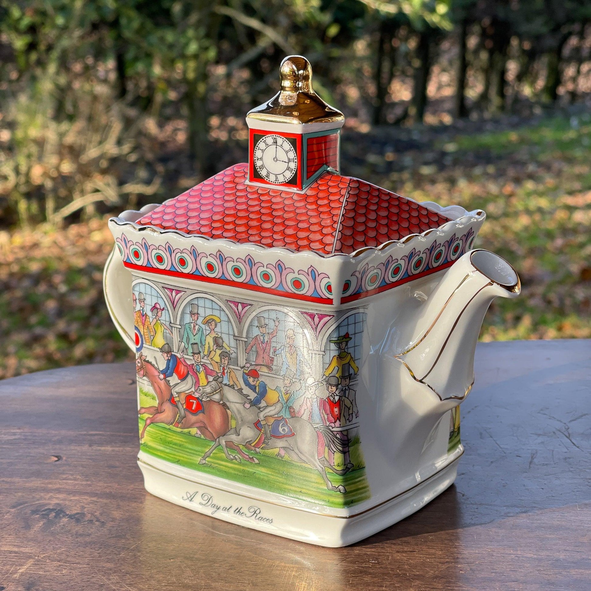 Sadler Theepot Championships A Day at the Races - Bamestra Curiosa