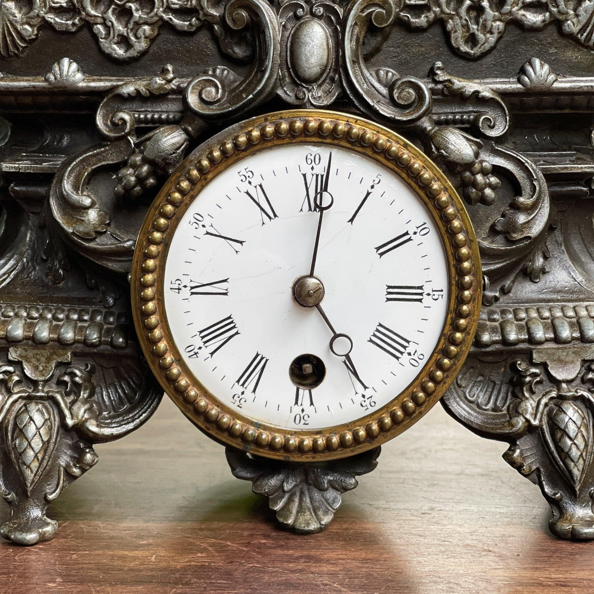 Schoorsteenklok - Bamestra Curiosa