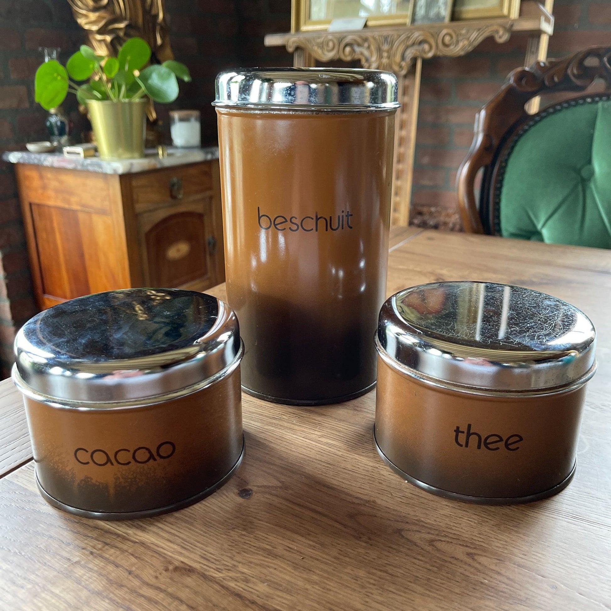 Set van drie voorraadbussen - Bamestra Curiosa