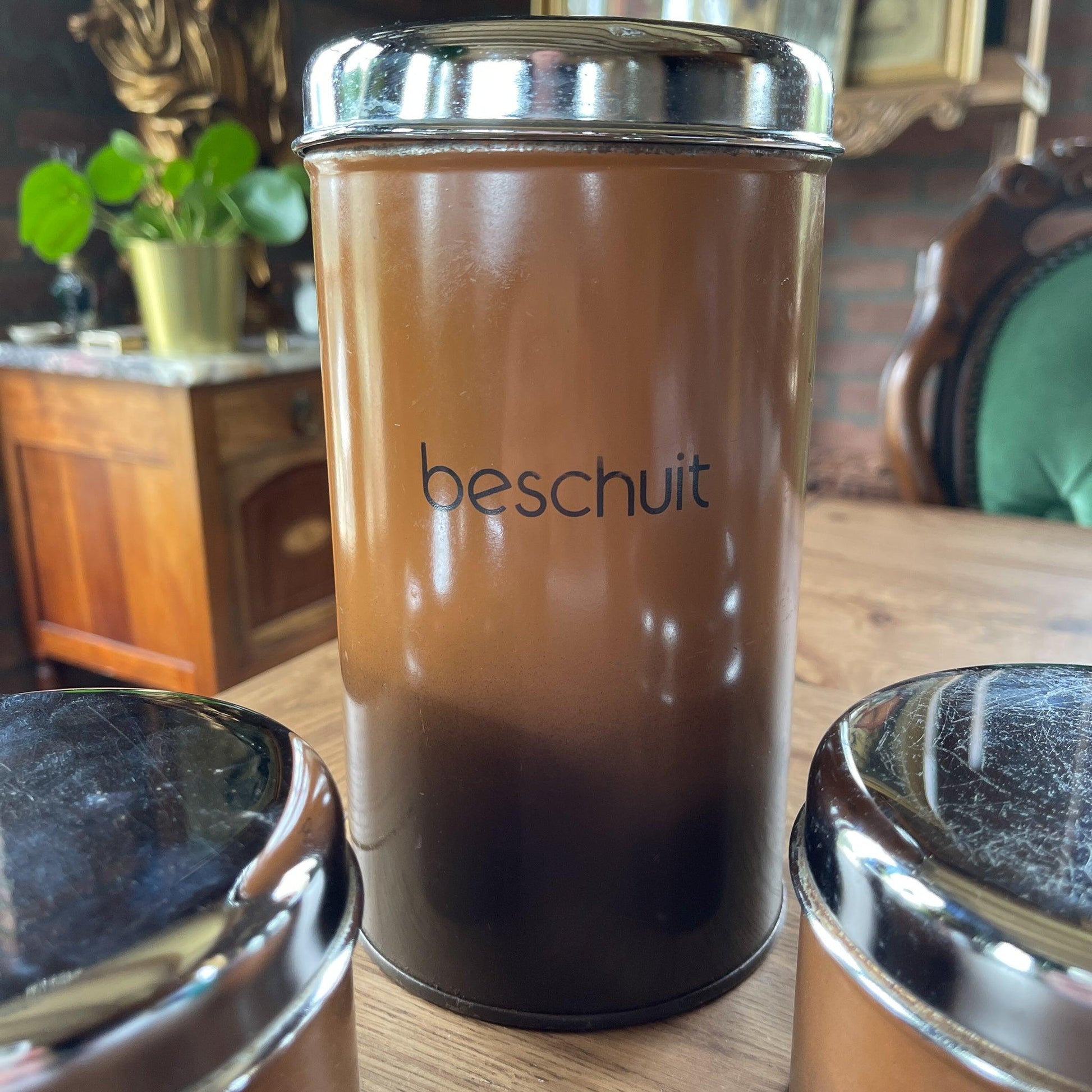 Set van drie voorraadbussen - Bamestra Curiosa