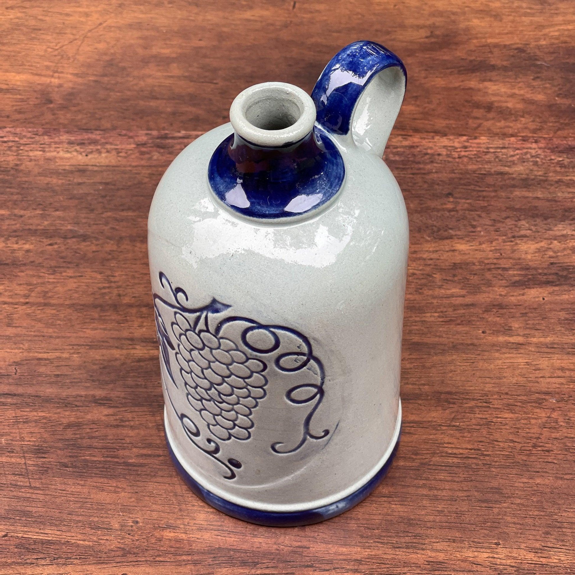 Steengoed wijn kan - Bamestra Curiosa