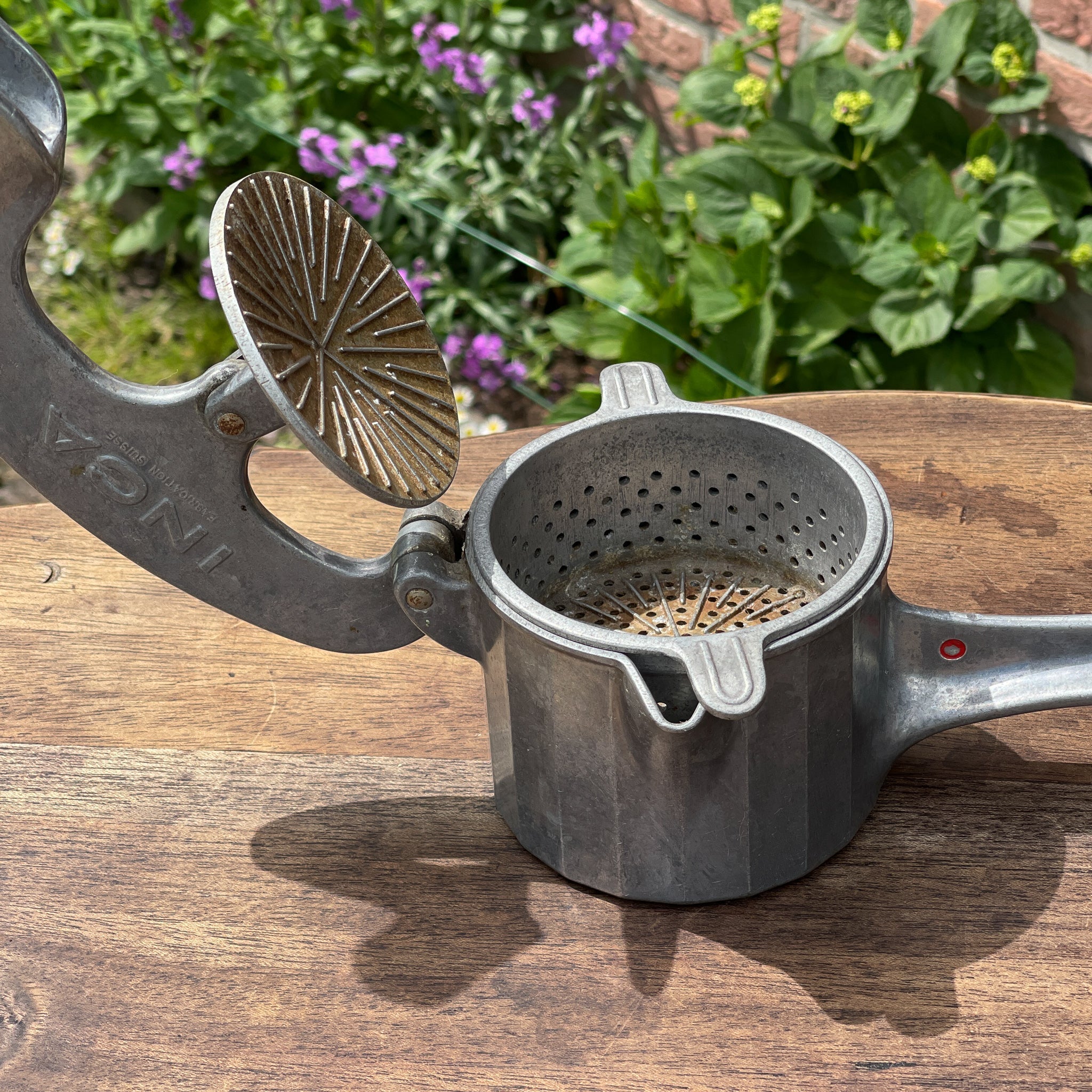 Stijlvolle Jaren 50 Zwitserse Vruchtenpers - The Collectionist