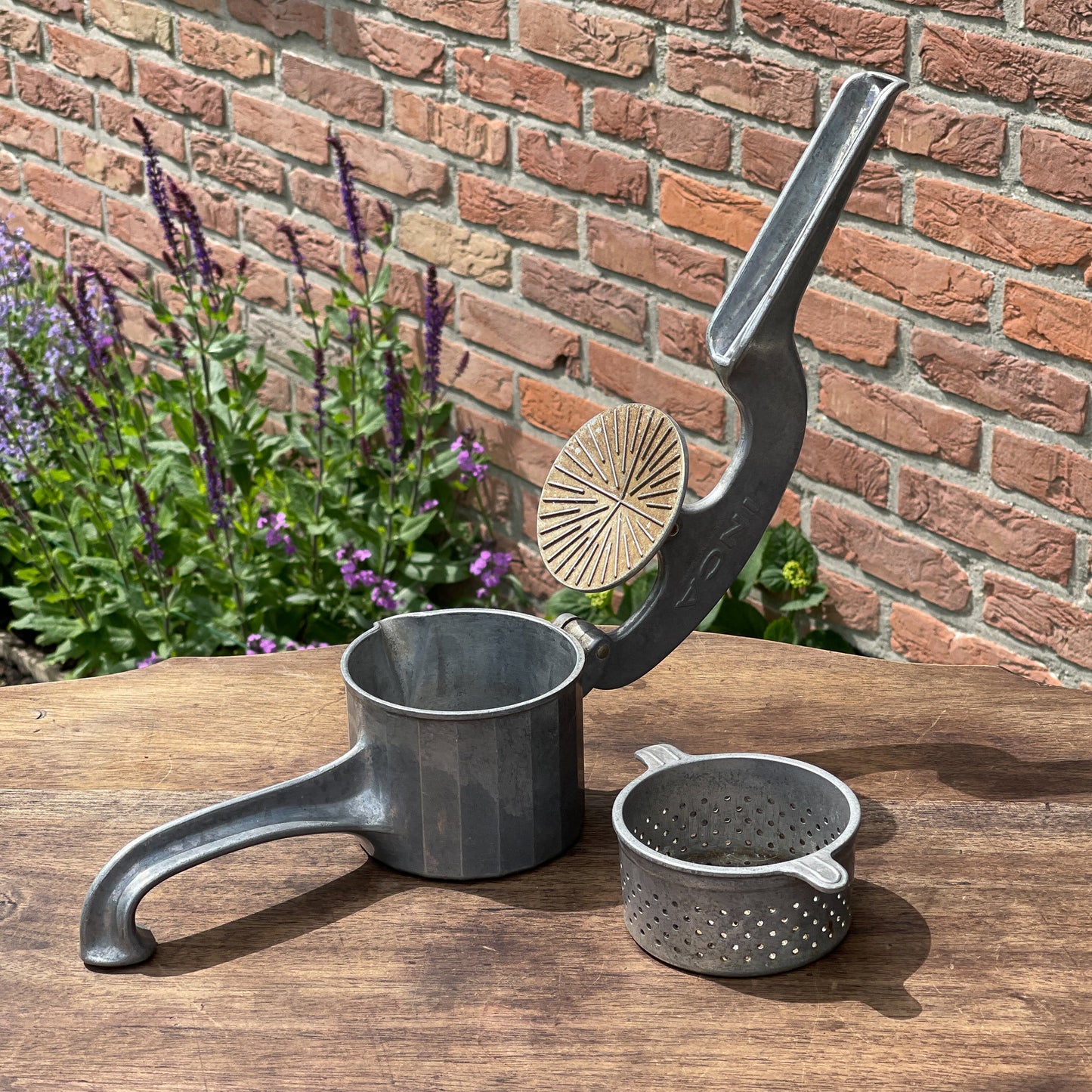 Stijlvolle Jaren 50 Zwitserse Vruchtenpers - The Collectionist