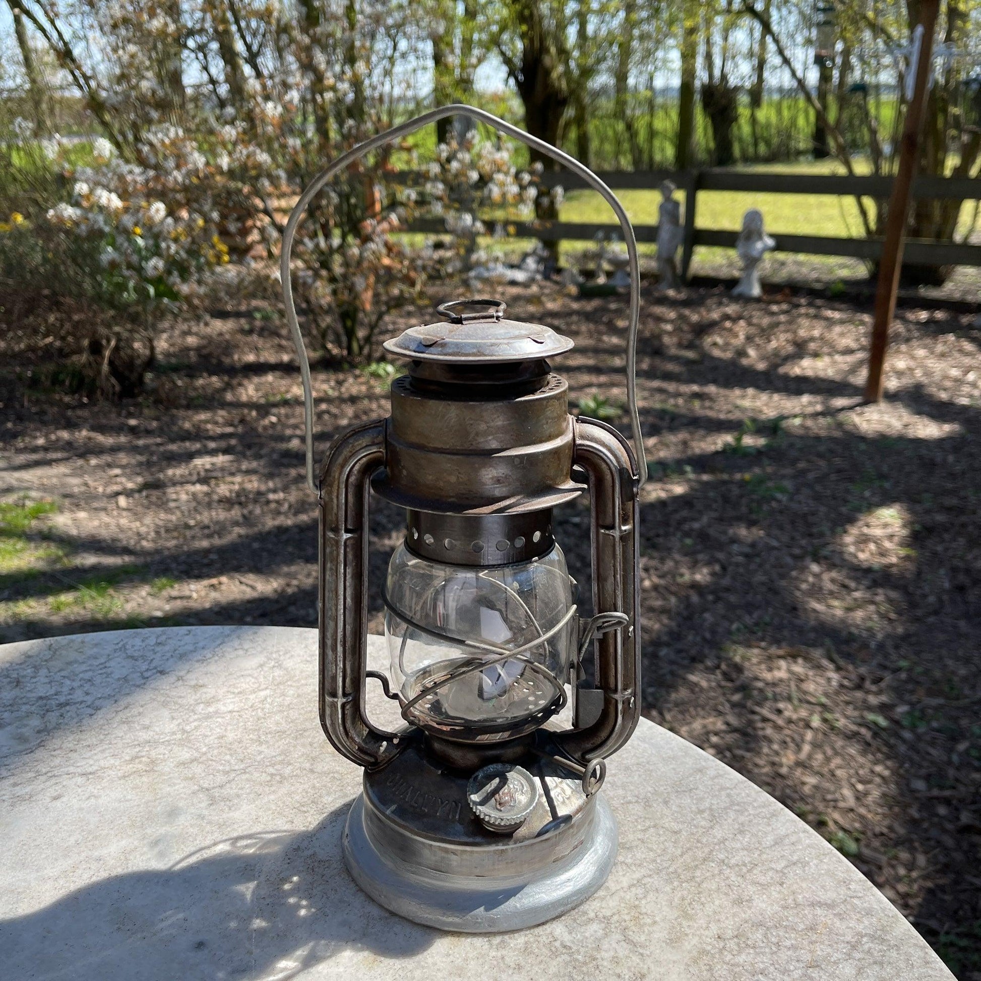 Stormlantaarn petroleum lamp Chalwyn Tropic - Bamestra Curiosa