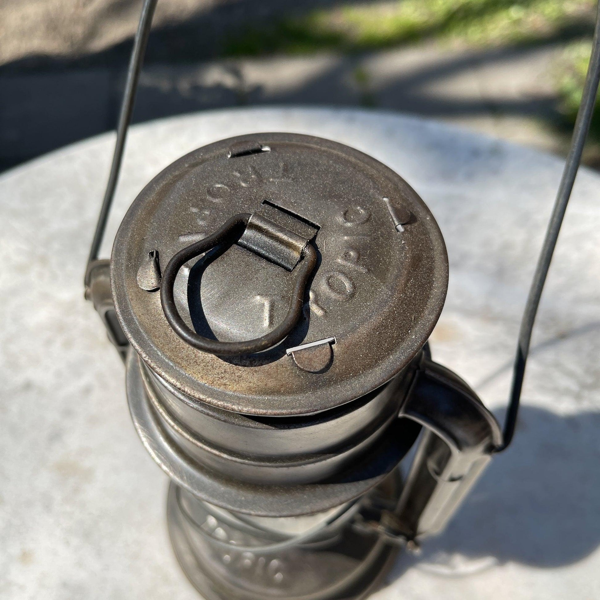 Stormlantaarn petroleum lamp Chalwyn Tropic - Bamestra Curiosa