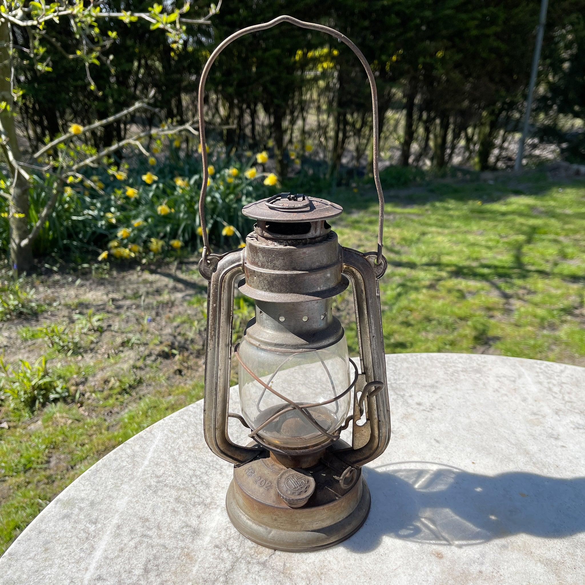 Stormlantaarn petroleum lamp HB 202 - The Collectionist